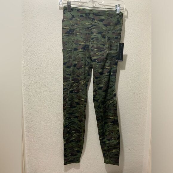 TAHARI SPORT LEGGINGS CAMOFLOUGE PATTERN ACTIVEWEAR PULL ON GREEN SMALL Kenya - Picture 1 of 8
